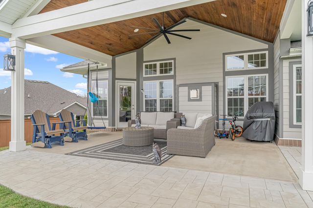 204 Blackthorn Drive, Nicholasville, KY 40356