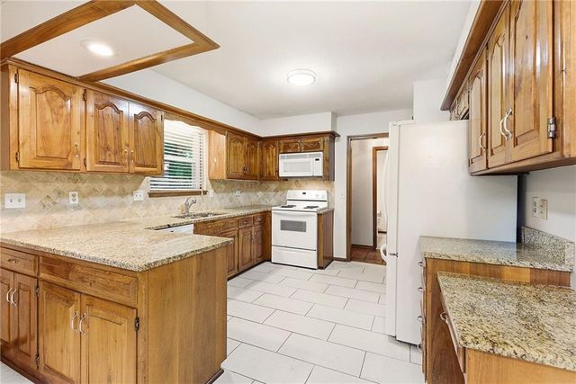 7829 Caenen Street, Lenexa, KS 66216
