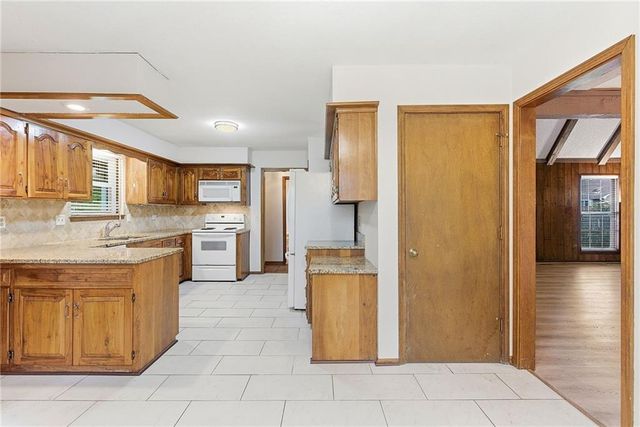 7829 Caenen Street, Lenexa, KS 66216