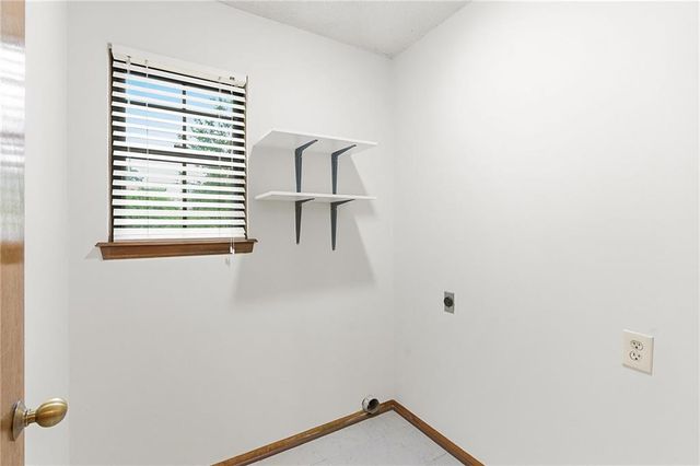 7829 Caenen Street, Lenexa, KS 66216