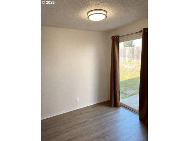 -1 Q St, Springfield, OR 97477