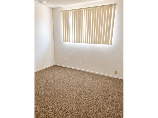 -1 Q St, Springfield, OR 97477