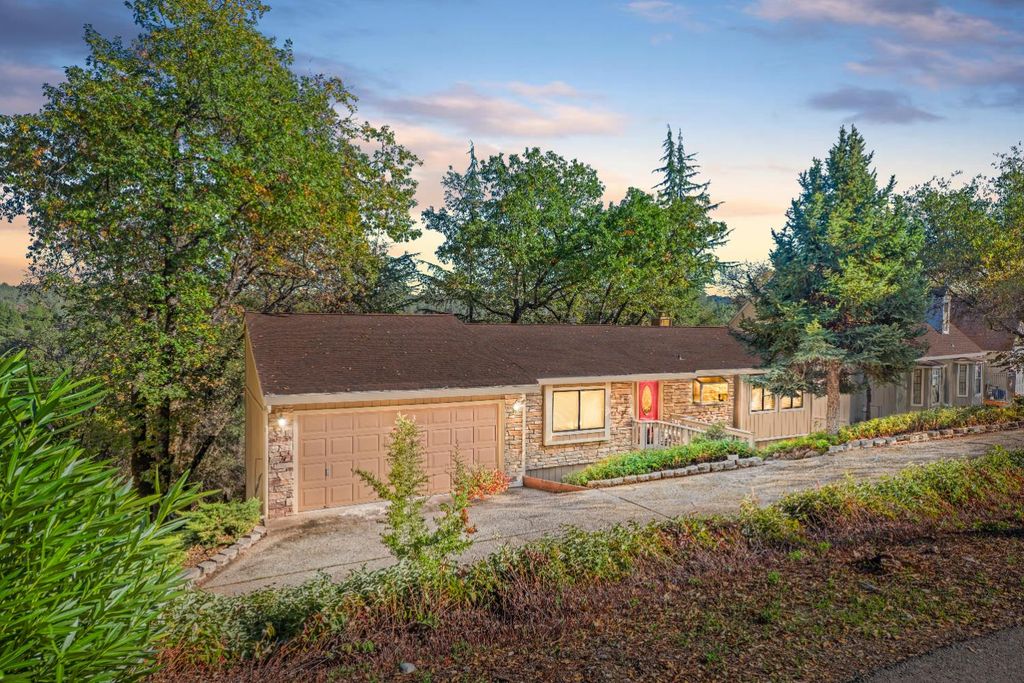 18330 Hummingbird Dr, Penn Valley, CA 95946