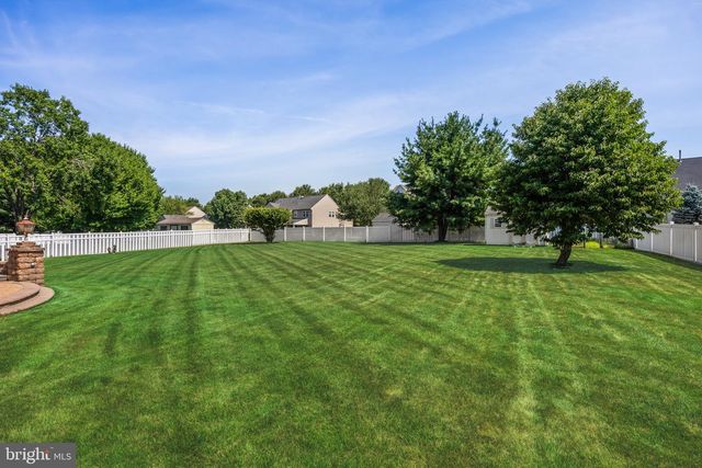 33 AMARYLLIS LN, Lumberton, NJ 08048