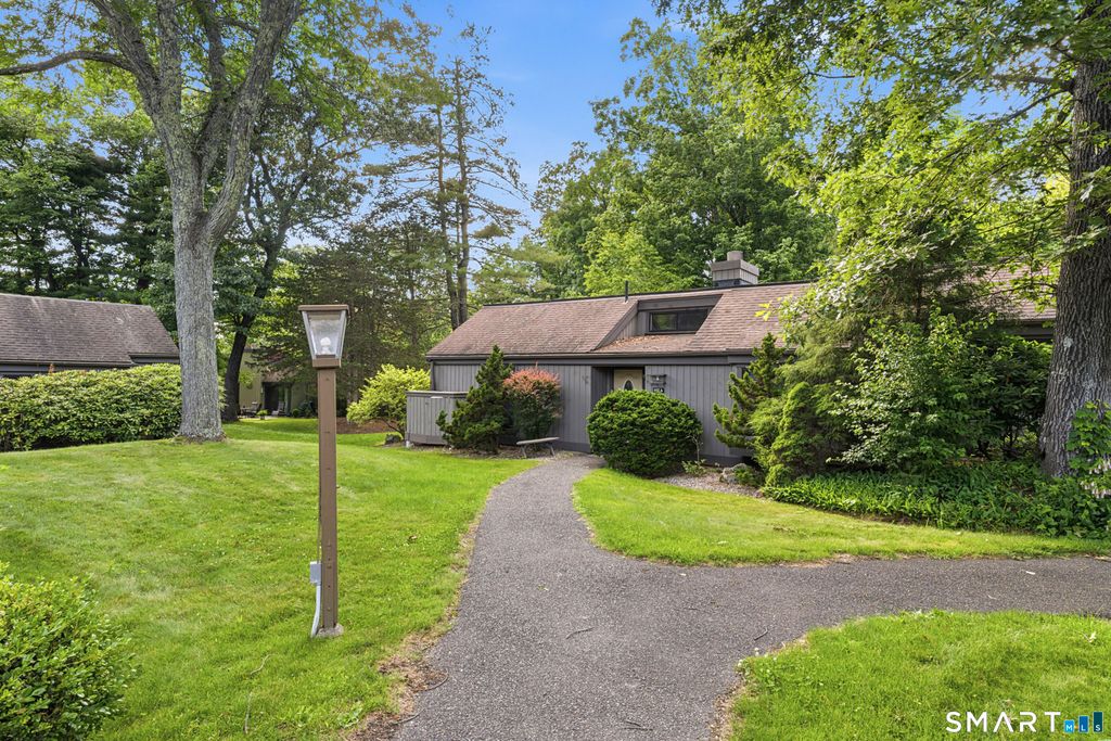 892 Heritage Village A, Southbury, CT 06488