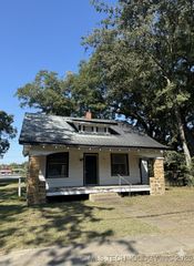 705 E Church Street, Wagoner, OK 74467