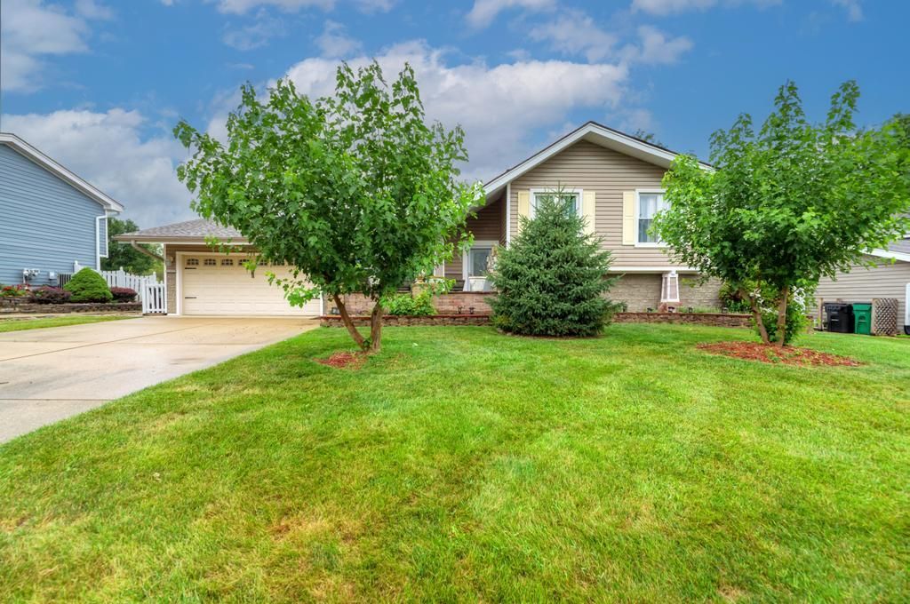 258 Cunningham Lane, Bloomingdale, IL 60108 — photo 2