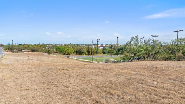 711-3 Avenue N, Marble Falls, TX 78654