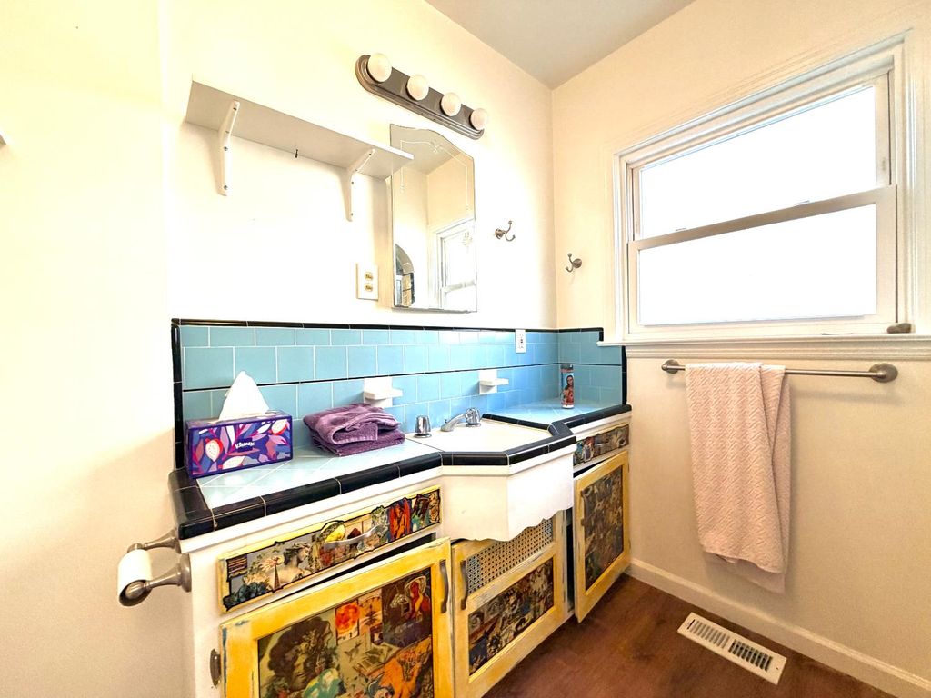 Image 12 of property listing at 1411 N Harrison Avenue, Fresno, CA 93728