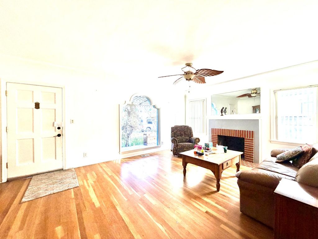 Image 3 of property listing at 1411 N Harrison Avenue, Fresno, CA 93728