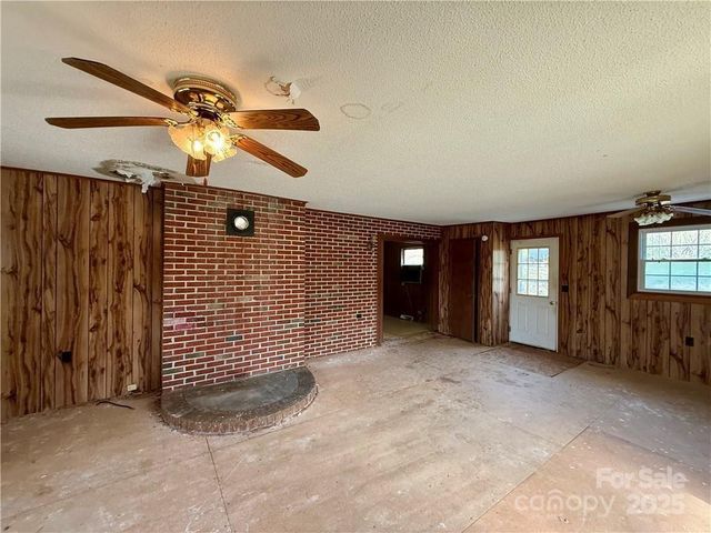 365 Ollis Road, Spruce Pine, NC 28777