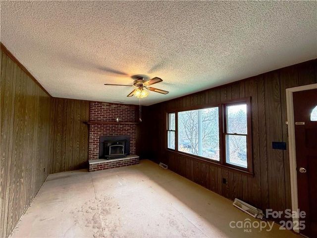 365 Ollis Road, Spruce Pine, NC 28777
