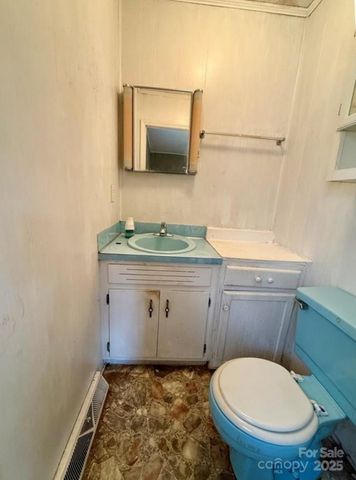 365 Ollis Road, Spruce Pine, NC 28777