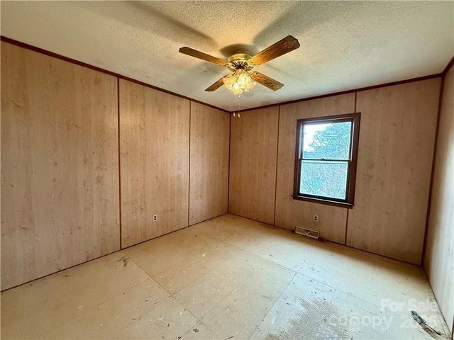 365 Ollis Road, Spruce Pine, NC 28777