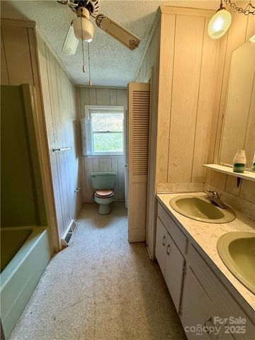 365 Ollis Road, Spruce Pine, NC 28777