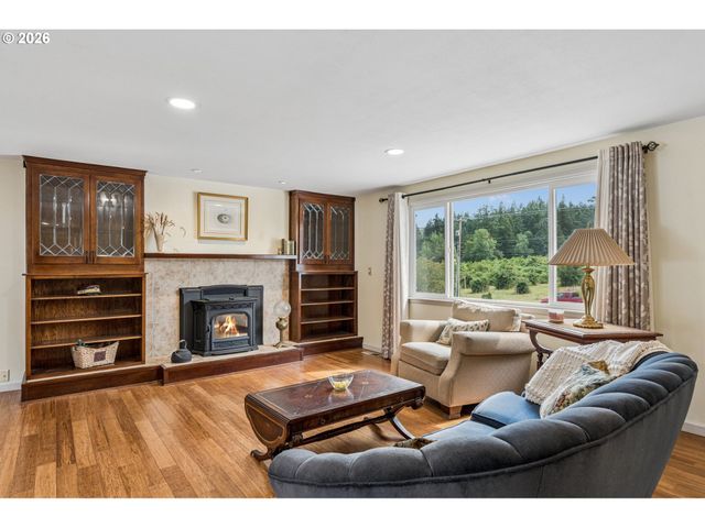 17283 S POTTER Rd, Oregon City, OR 97045