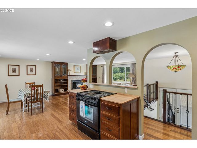 17283 S POTTER Rd, Oregon City, OR 97045