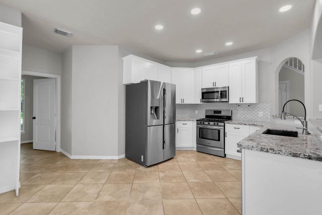 28619 Hidden Cove Drive, Magnolia, TX 77354