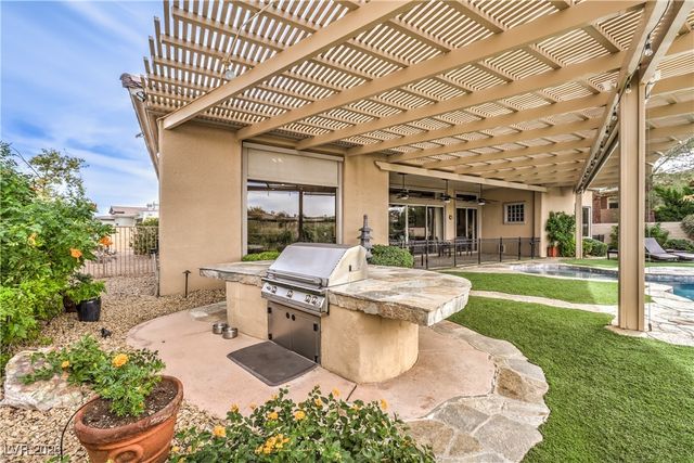 33 Plum Hollow Drive, Henderson, NV 89052