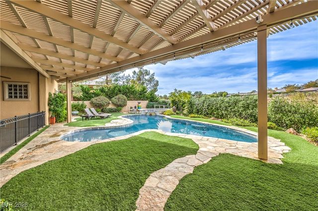 33 Plum Hollow Drive, Henderson, NV 89052