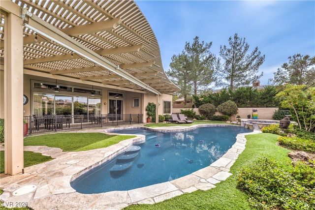 33 Plum Hollow Drive, Henderson, NV 89052