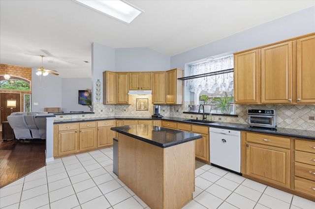 8409 Sequoia Way, Fort Worth, TX 76137