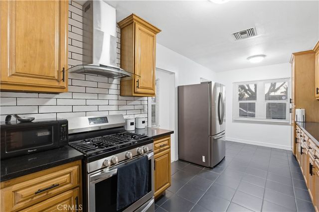 718 S Poinsettia, Compton, CA 90221