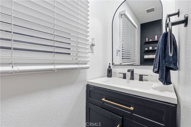 718 S Poinsettia, Compton, CA 90221