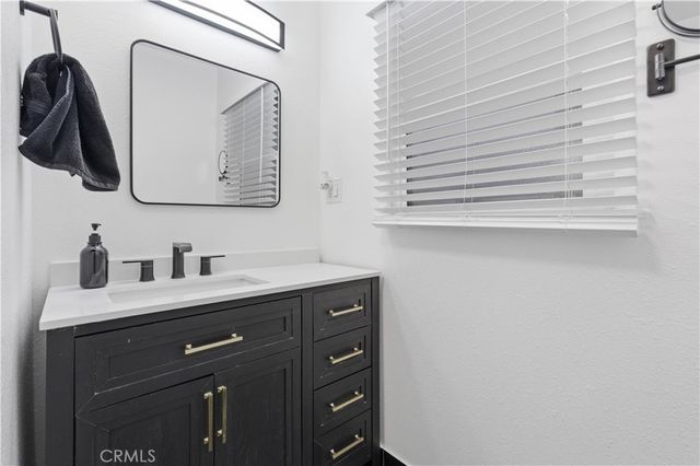 718 S Poinsettia, Compton, CA 90221