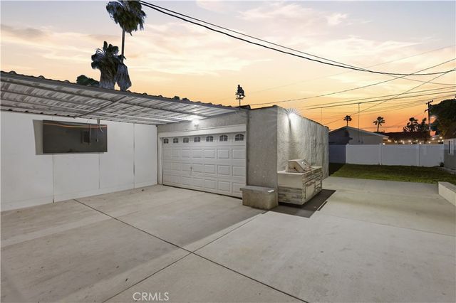 718 S Poinsettia, Compton, CA 90221