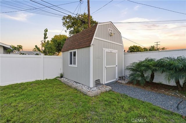 718 S Poinsettia, Compton, CA 90221