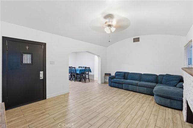 718 S Poinsettia, Compton, CA 90221