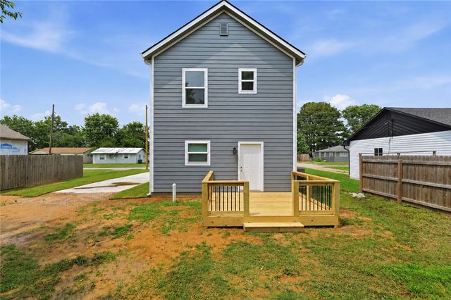 107 Raedels Avenue, Springdale, AR 72764