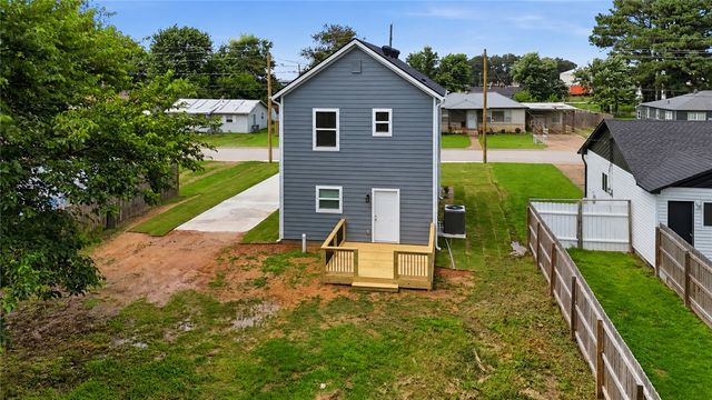 107 Raedels Avenue, Springdale, AR 72764