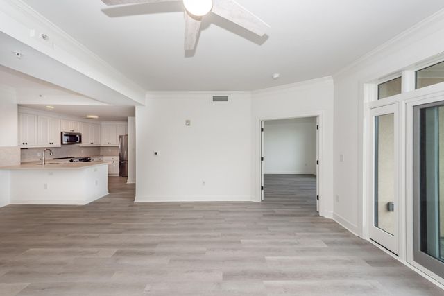 33 Calhoun Street 122, Charleston, SC 29401