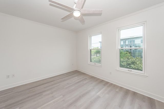 33 Calhoun Street 122, Charleston, SC 29401