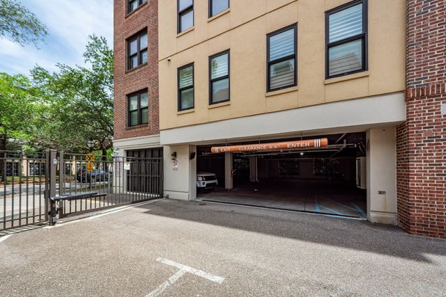 33 Calhoun Street 122, Charleston, SC 29401