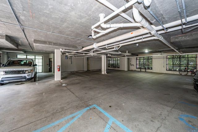 33 Calhoun Street 122, Charleston, SC 29401