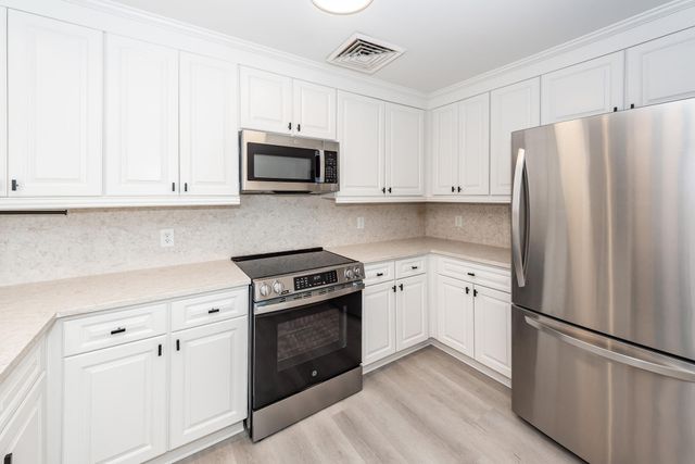 33 Calhoun Street 122, Charleston, SC 29401