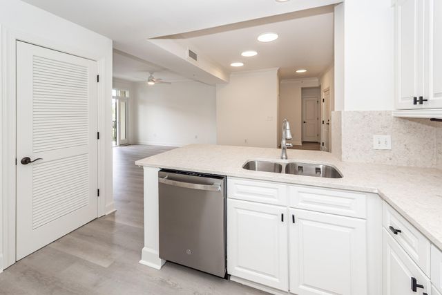 33 Calhoun Street 122, Charleston, SC 29401