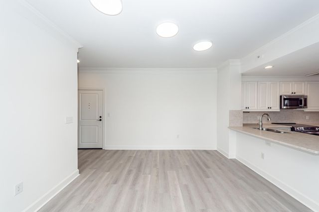 33 Calhoun Street 122, Charleston, SC 29401