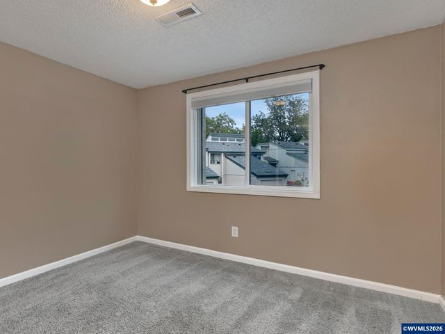 3772 Auburn Rd NE, Salem, OR 97301