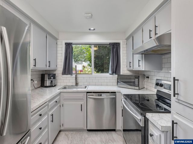 3772 Auburn Rd NE, Salem, OR 97301
