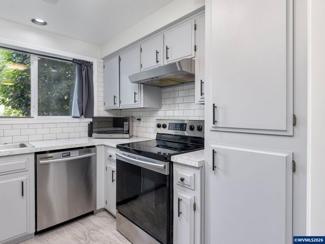 3772 Auburn Rd NE, Salem, OR 97301