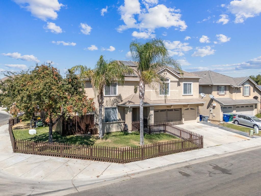 942 Garden St, Los Banos, CA 93635