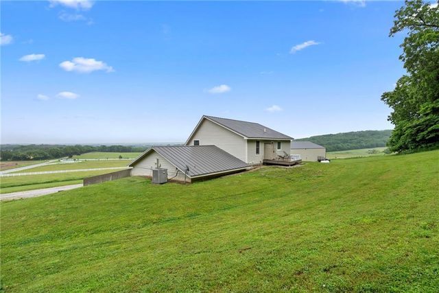 1533 N 700 Road, Baldwin City, KS 66006