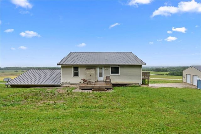 1533 N 700 Road, Baldwin City, KS 66006