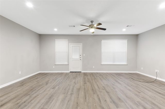 124 Artesian Way, New Caney, TX 77357