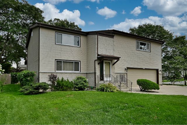8039 Geneva Street, Woodridge, IL 60517