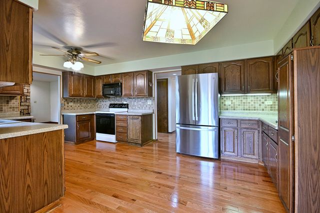 8039 Geneva Street, Woodridge, IL 60517
